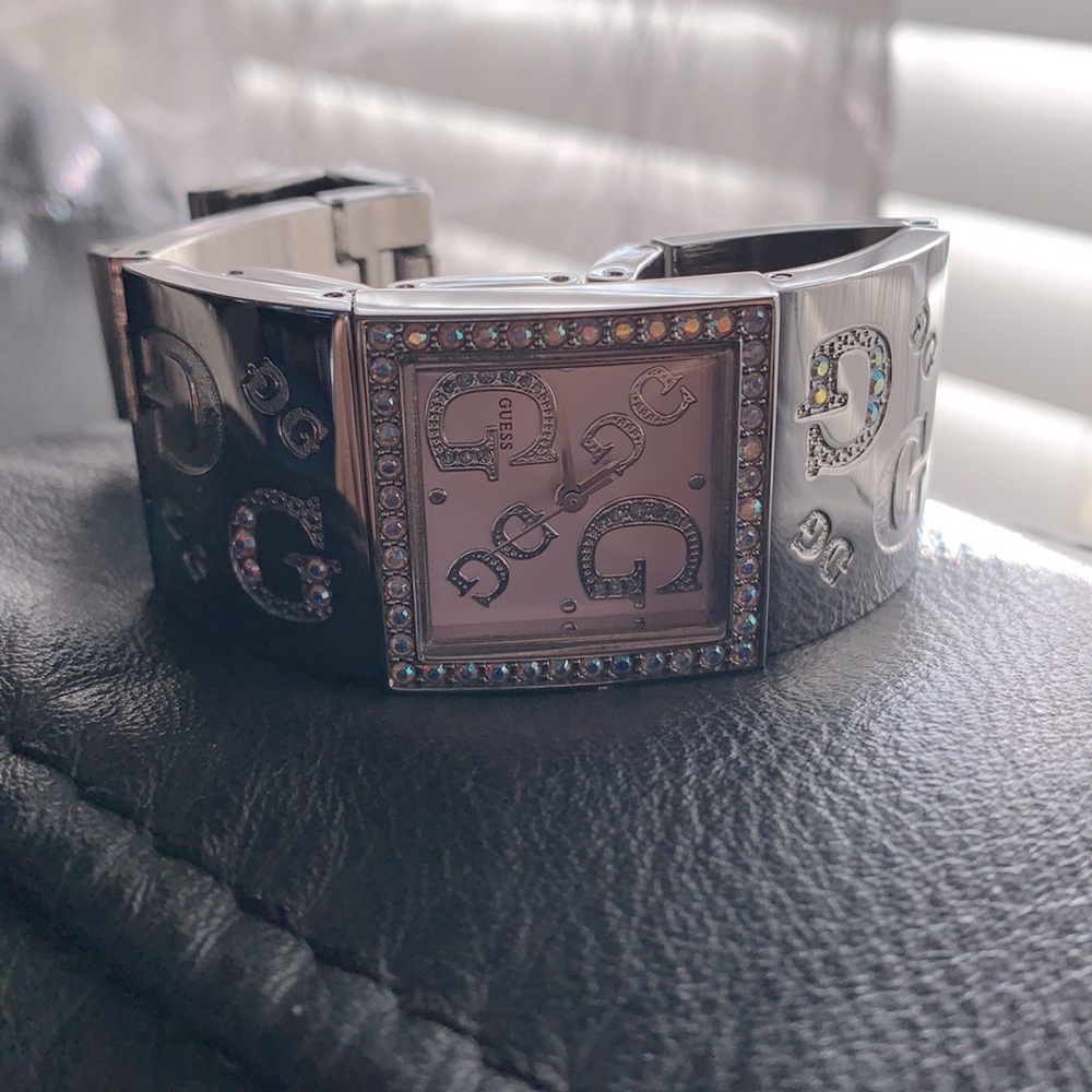 Guess women’s bracket watch